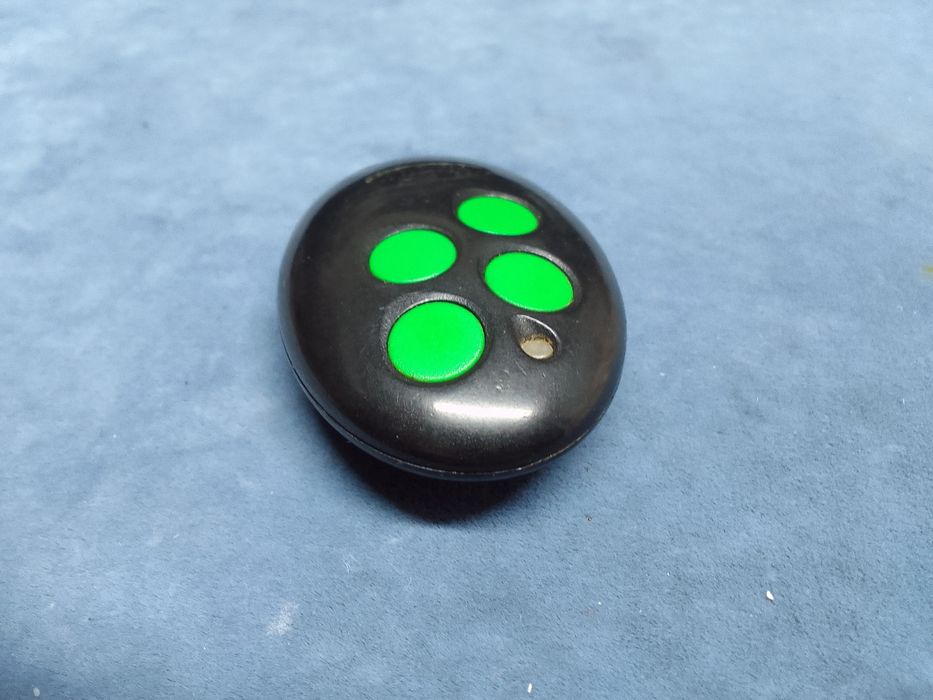 Пульт Скетч для гаража ворот шлакбаума