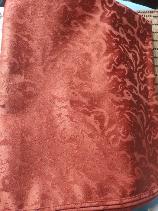 Скатертини на стіл тканеві