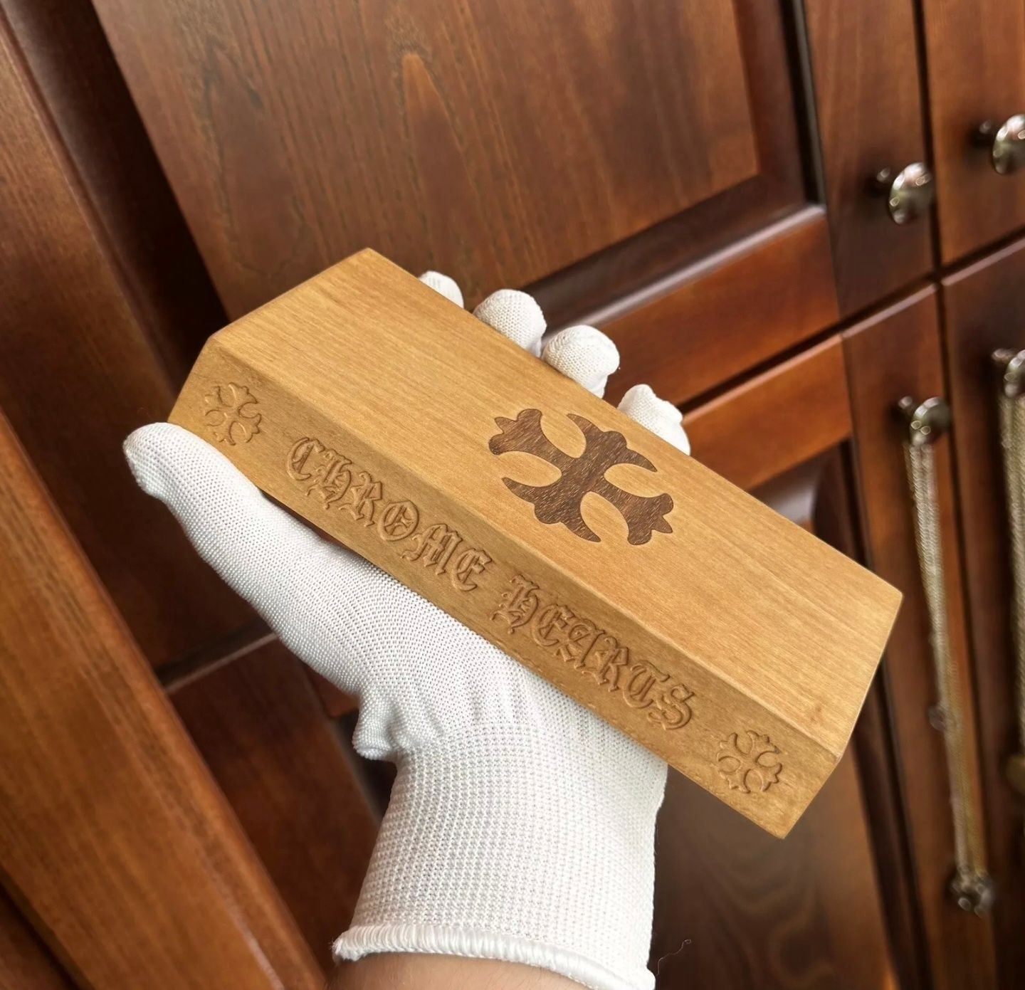Chrome Hearts дерев'яний дисплейний блок
