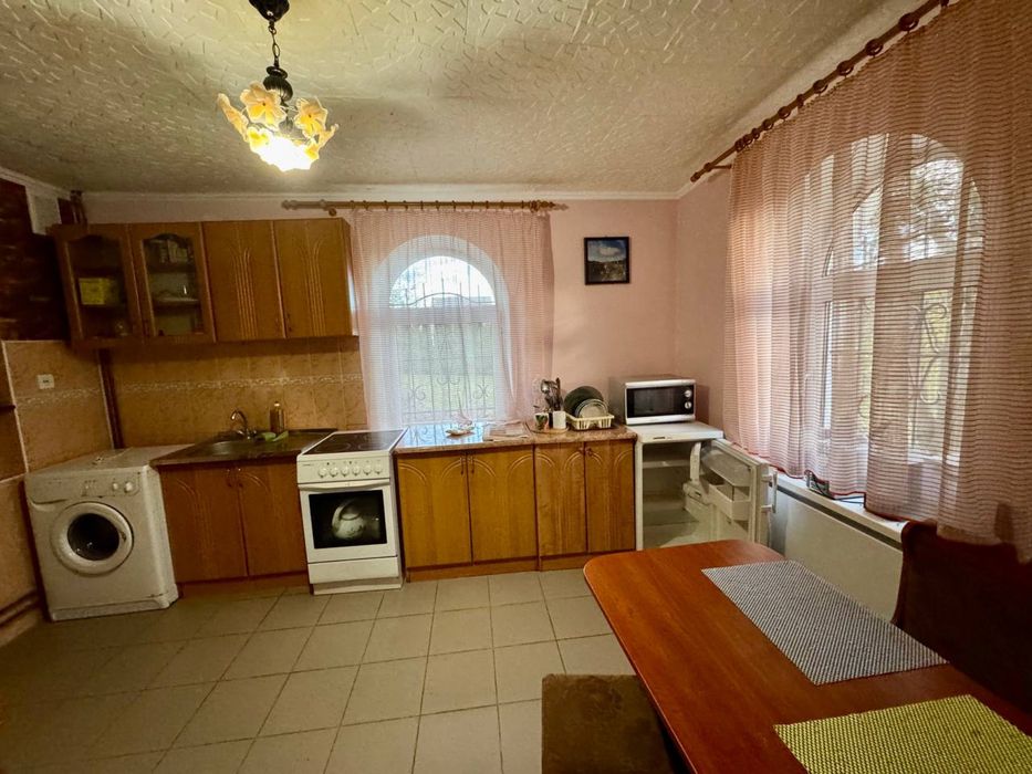 Продаж будинку поруч зі Львовом