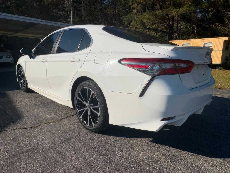 Toyota Camry SE      2018