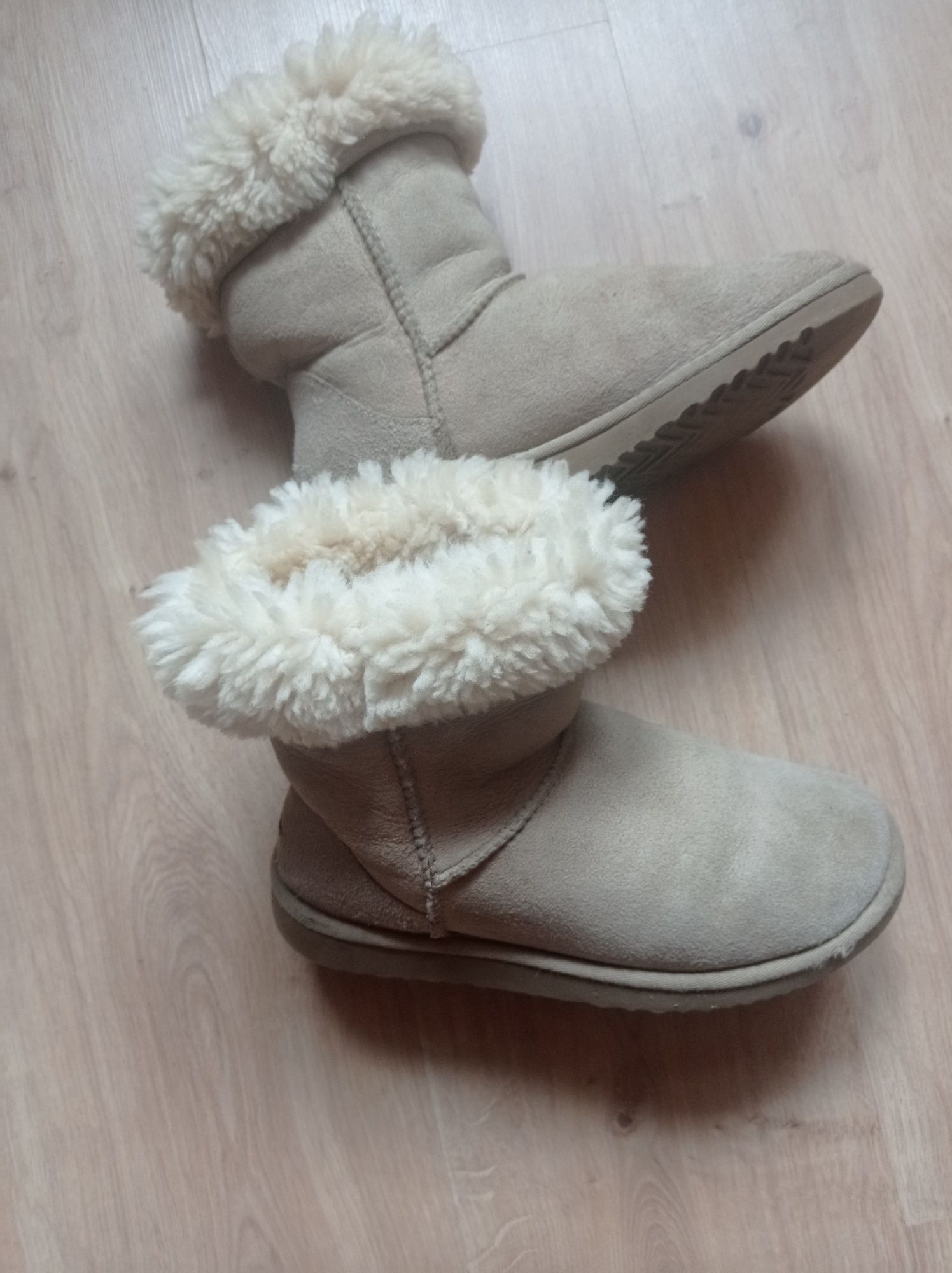 Buty damskie zimowe, śniegowce skórzane UGG 36