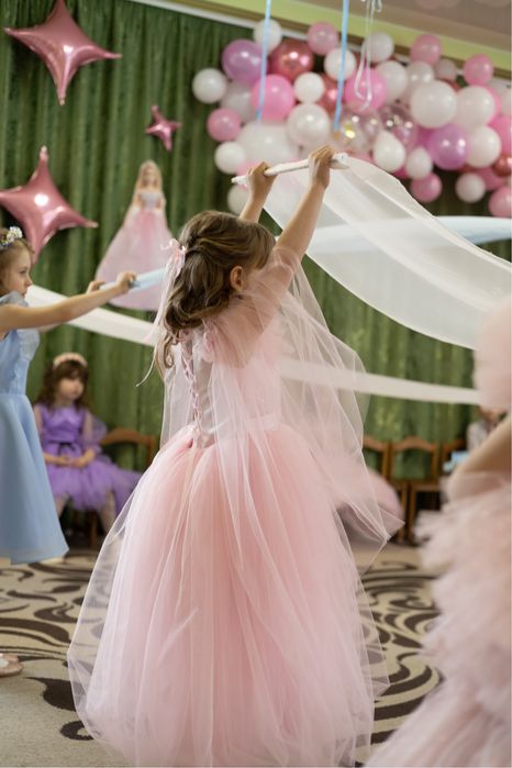 Плаття на будь яке свято. Відшивали під замовллення.