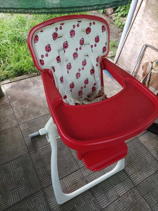 Стульчик для кормления . Детский манеж.