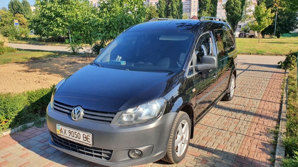 Продам фольксваген кадди 2011года ,wolkswagen caddy maxi  пассажир.