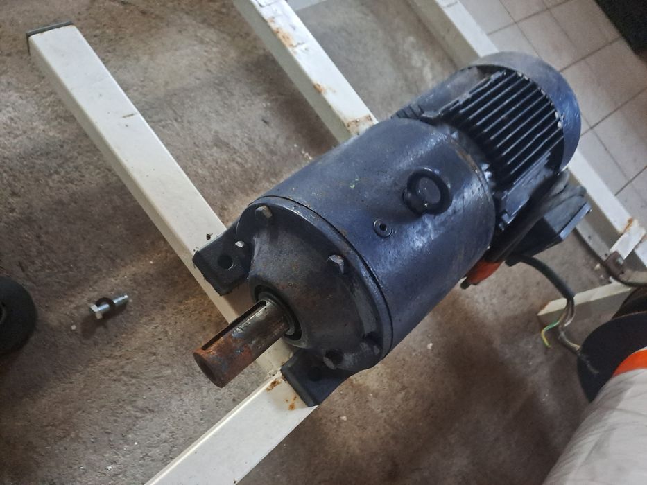 Motorodutor trifásico