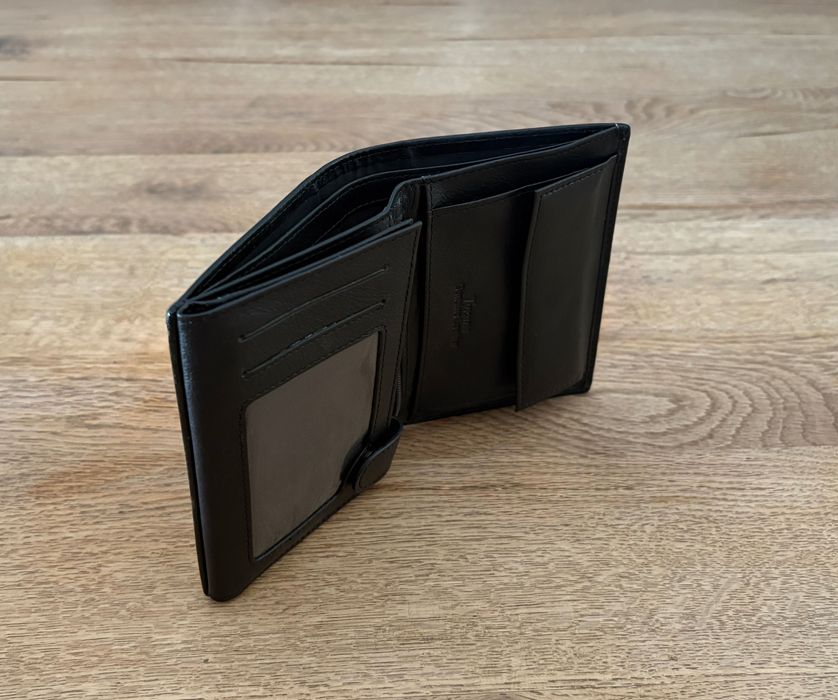 Skórzany portfel męski czarny pionowy