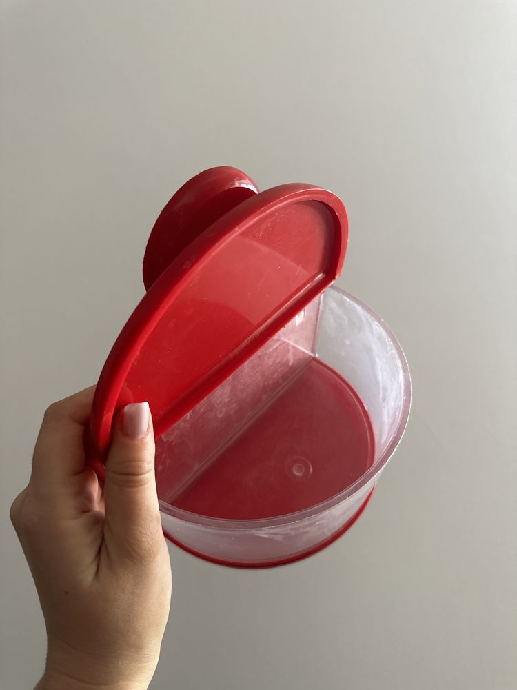 Plastikowy pojemnik prl oldschool vintage kuchenny do powieszenia sól