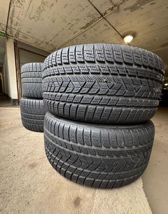 Шини Pirelli P Zero Winter 295/35 R21 и 335/30 R21 109V