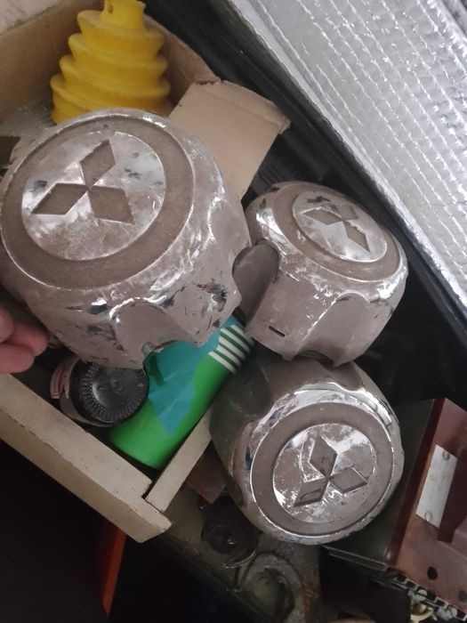 Ковпачки на диски Мітсубіші.