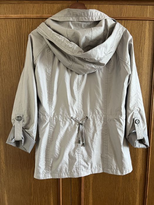 Куртка жіноча вітровка