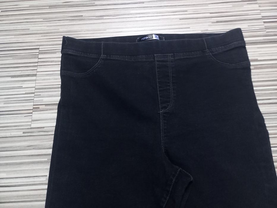 Czarne rozciągliwe jegginsy damskie | roz. 42 (XL) | Pepco