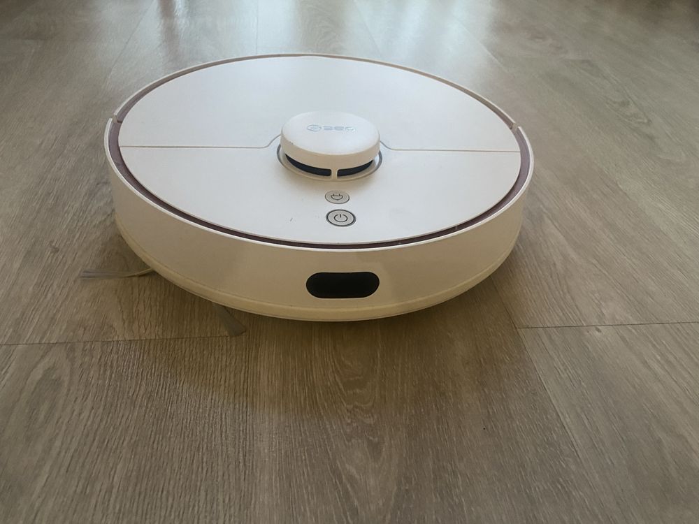 Продам робот пілісос 360 Plus Vacuum Cleaner S7 White.