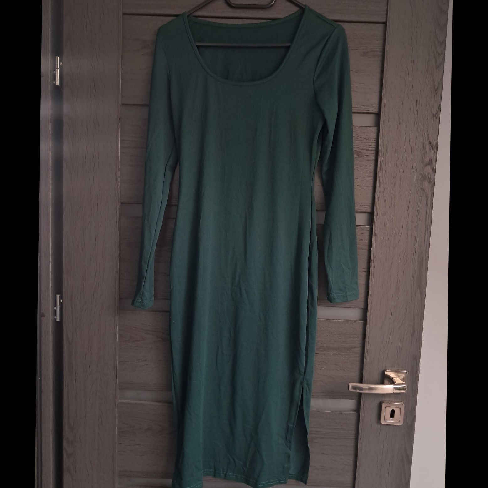 sukienka midi na długi rękaw z rozcięciem na nodze butelkowa zieleń