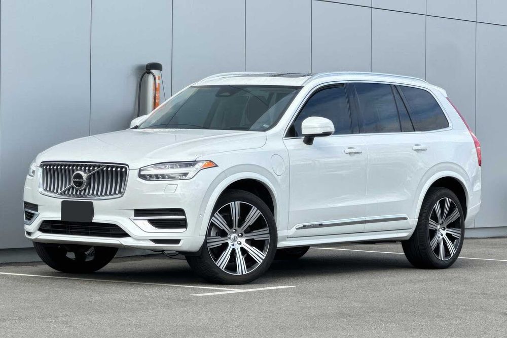 Volvo XC90 Recharge T8 Ultimate Bright Theme 6-Passenger      2023
