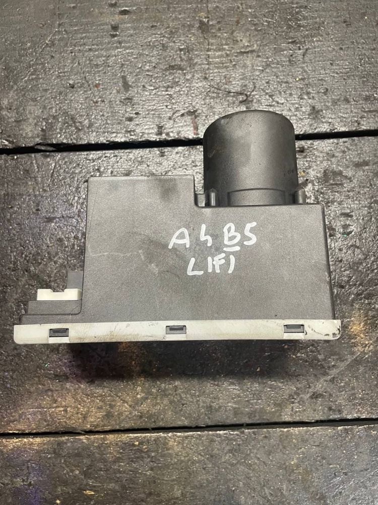 Компресор центрального замка Audi A6 C4 A4 B5 A6 A8 8D0862257B