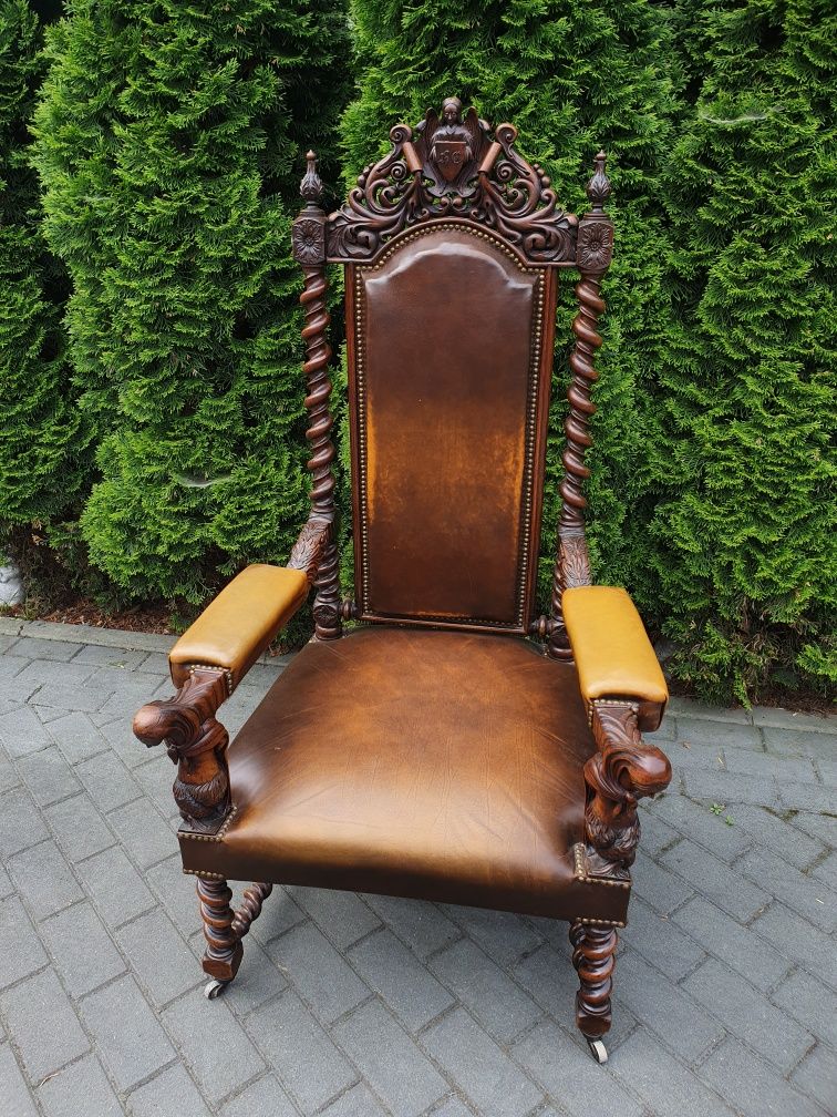 Fotel, tron rzeźbiony w skórze naturalnej
