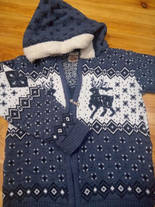Теплый свитер 9/10лет