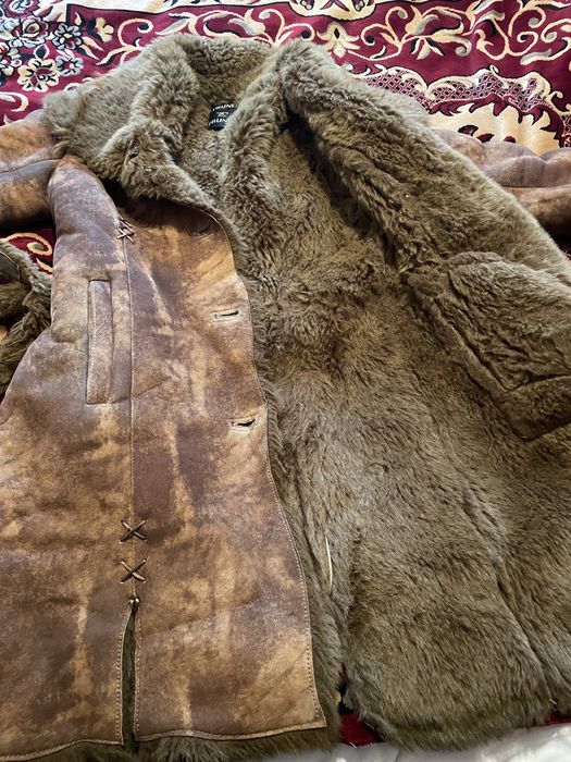 продам жениски дблонка очен теплый очен мала одивал все время шкафы  .