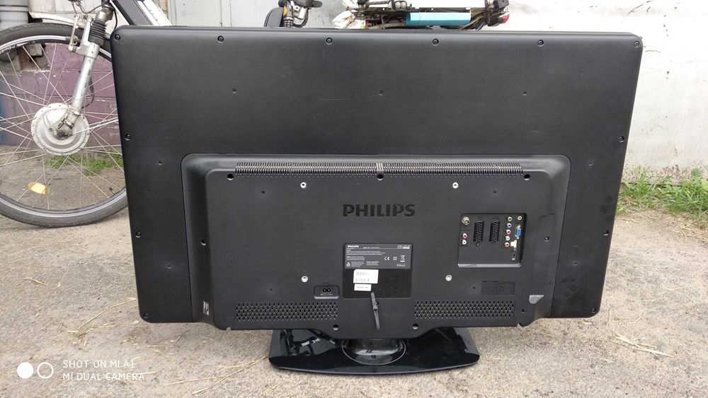 Телевизор PHILIPS LCD 42PFL3605/12 не рабочий, на запчасти 500грн.