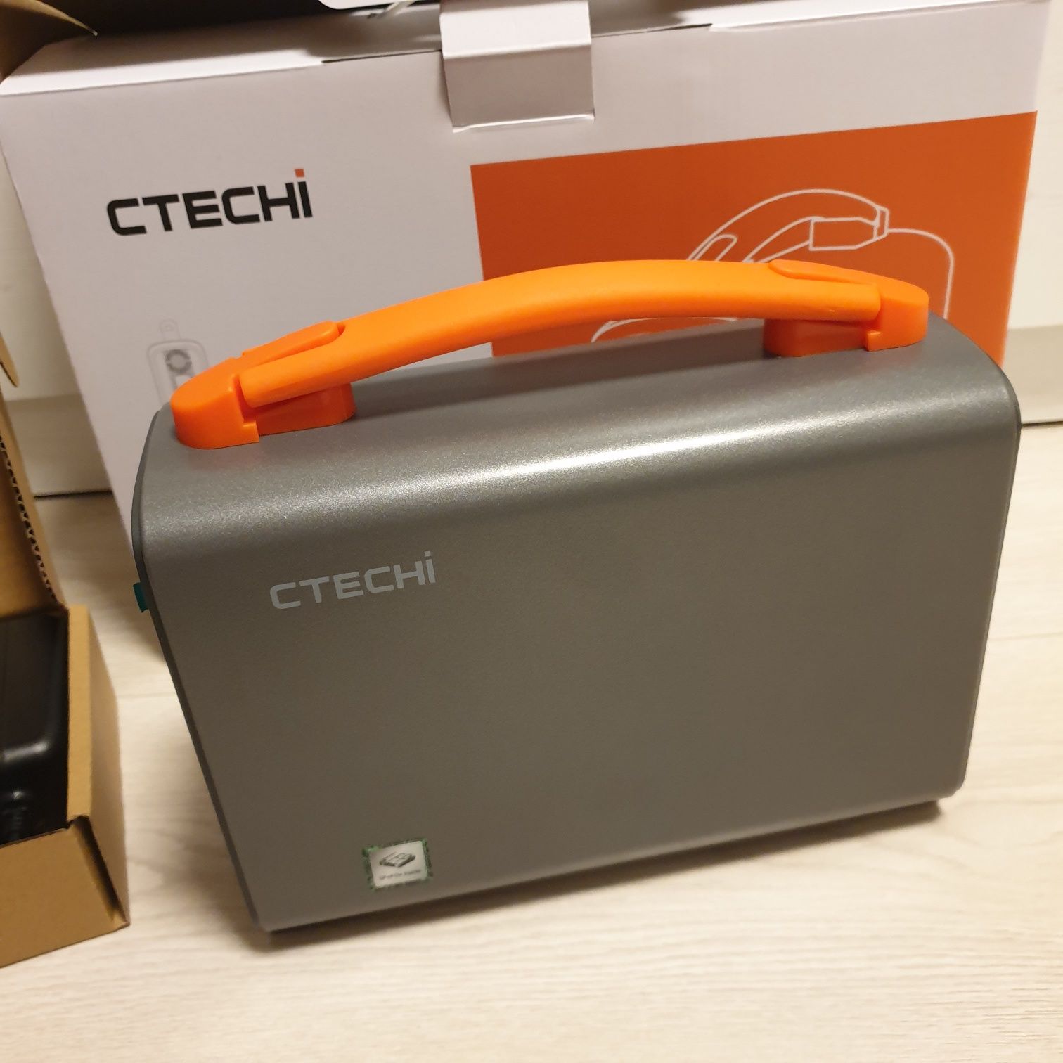 Зарядна станція CTECHi GT200Pro 320Wh