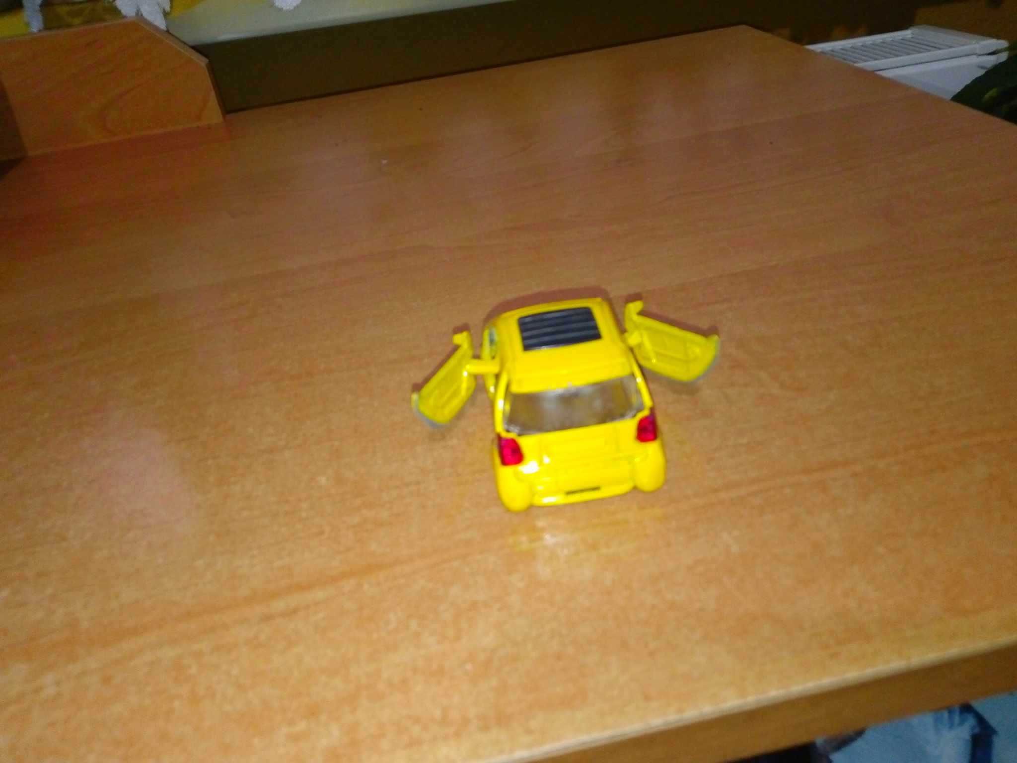 Samochód samochodzik auto autko zabawka model smart żółty 6cm