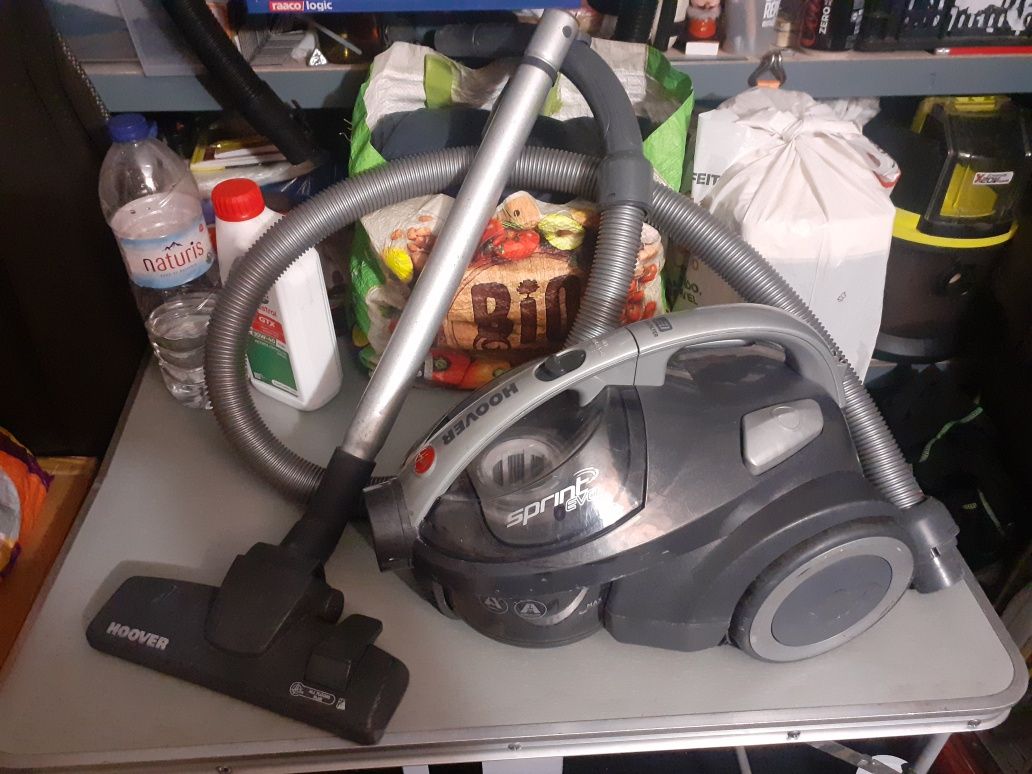Aspirador Hoover. Sistema sem saco.