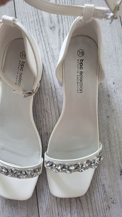 Sandałki ślubne białe