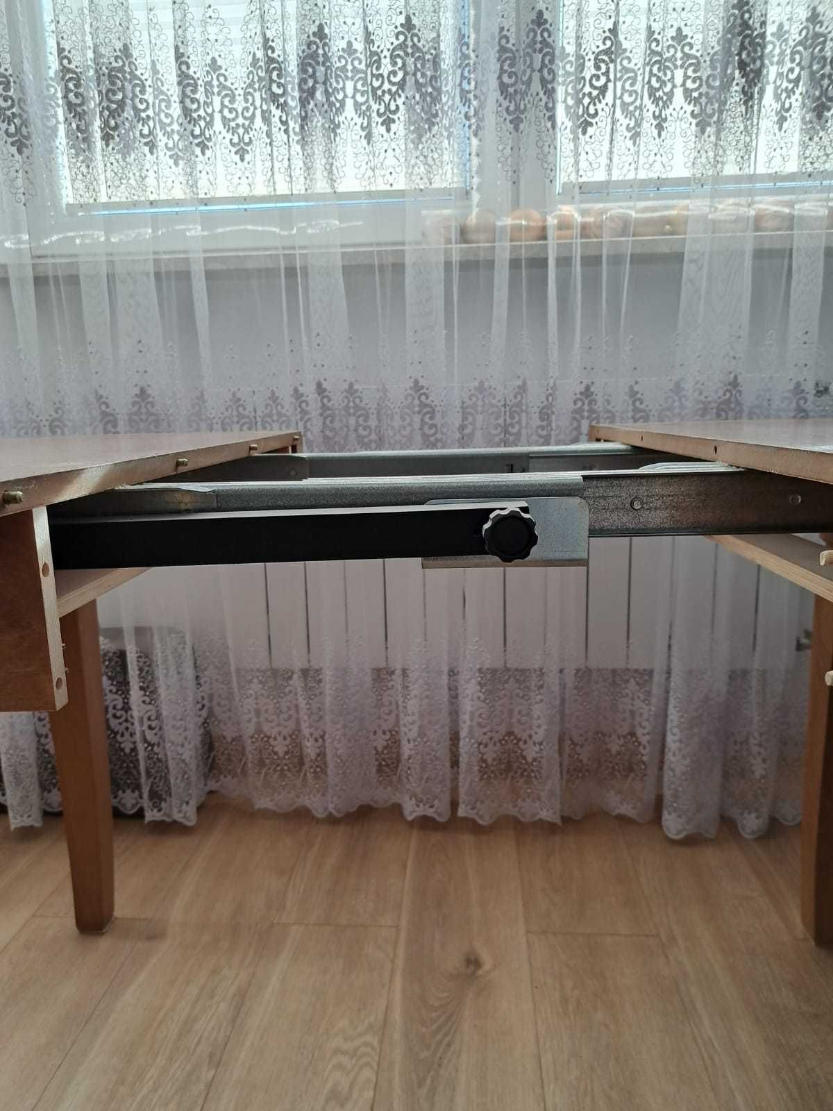 Stół rozkładany 90x90x240 + 4 krzesła