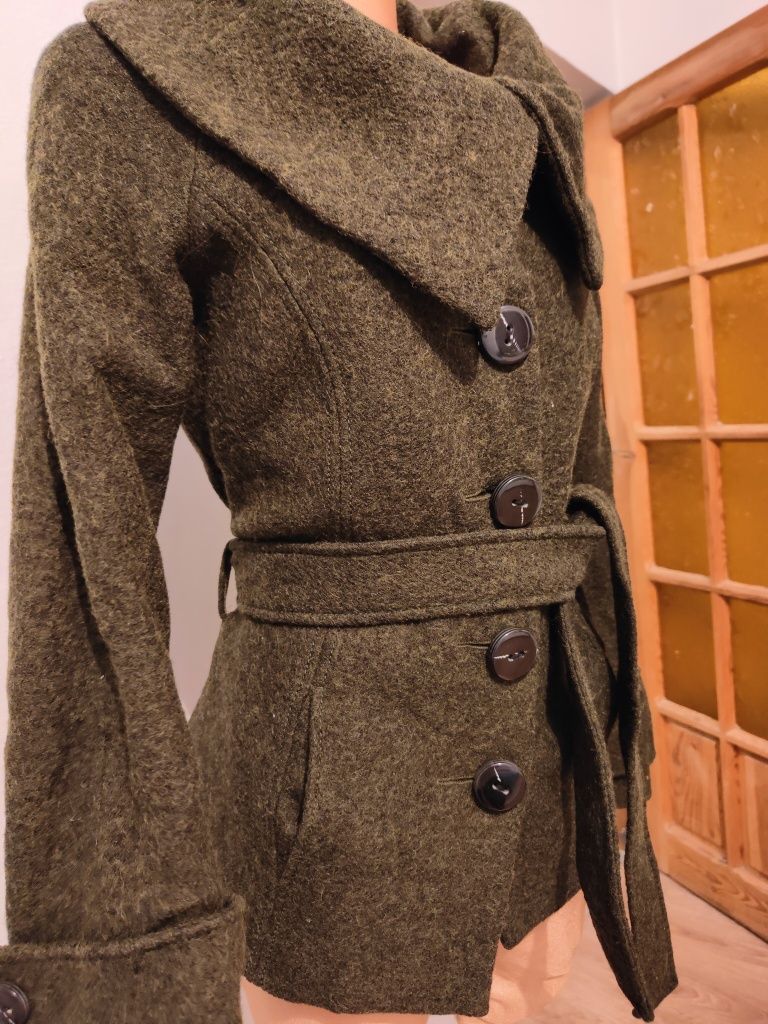 Przepiękny modny płaszcz wełniany Reserved