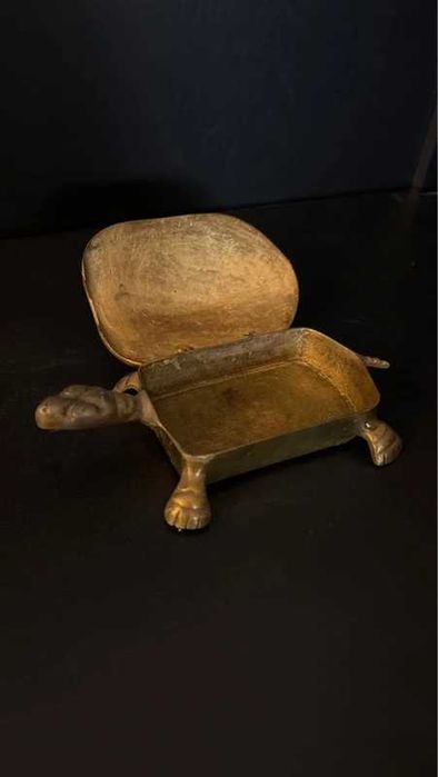 Mosiężna szkatułka w formie żółwia – dekoracyjny pojemnik, ok. 15 cm