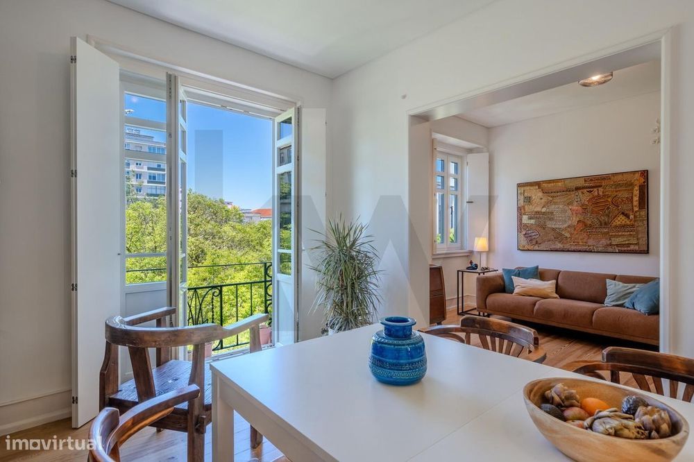 Apartamento T3 Renovado com Vista Desafogada para Jardim nas Avenidas