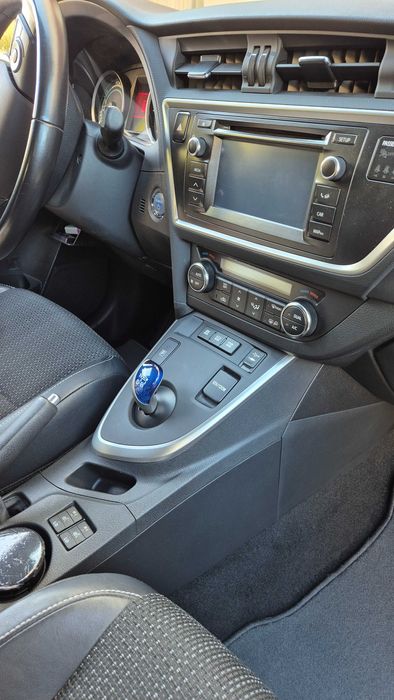 Vendo Toyota Auris Híbrido-com pouco uso