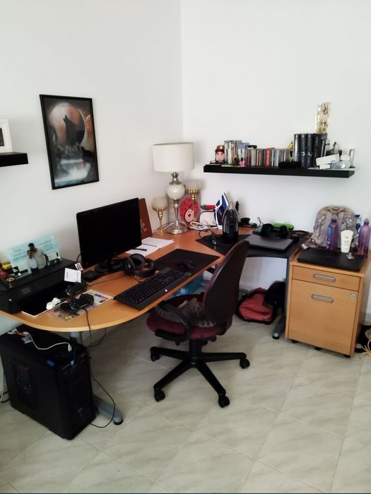 Secretária com armário