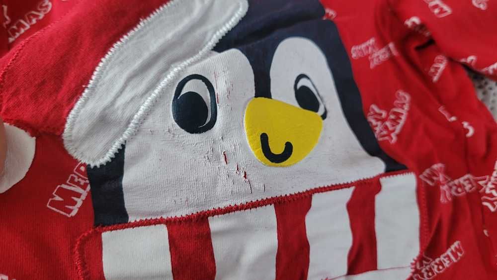 Świąteczna czerwona koszulka z pingwinkiem r. 86
