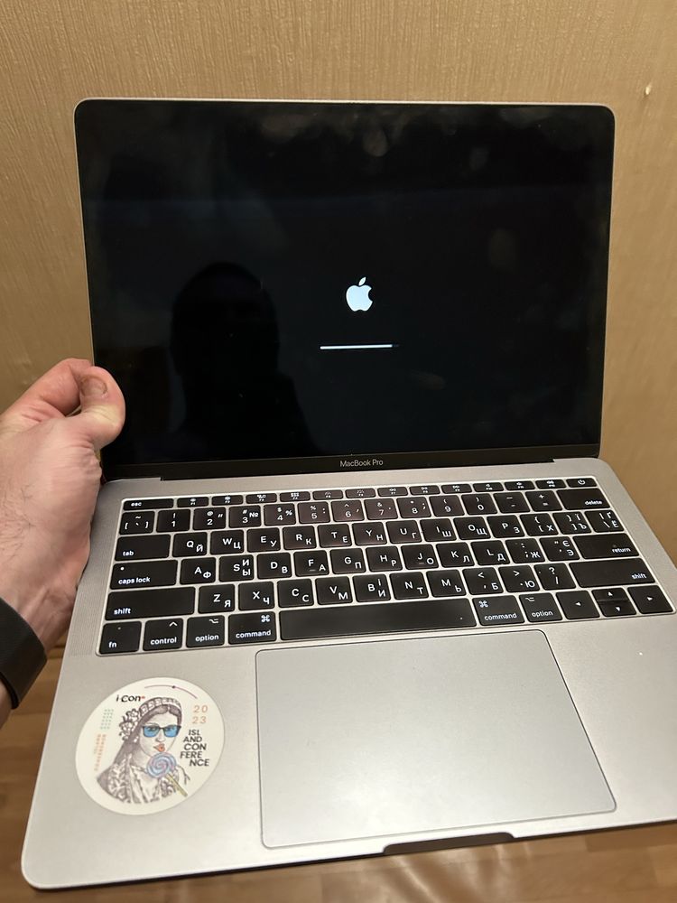 Macbook Pro 2017 8/128, под ремонт или запчасти