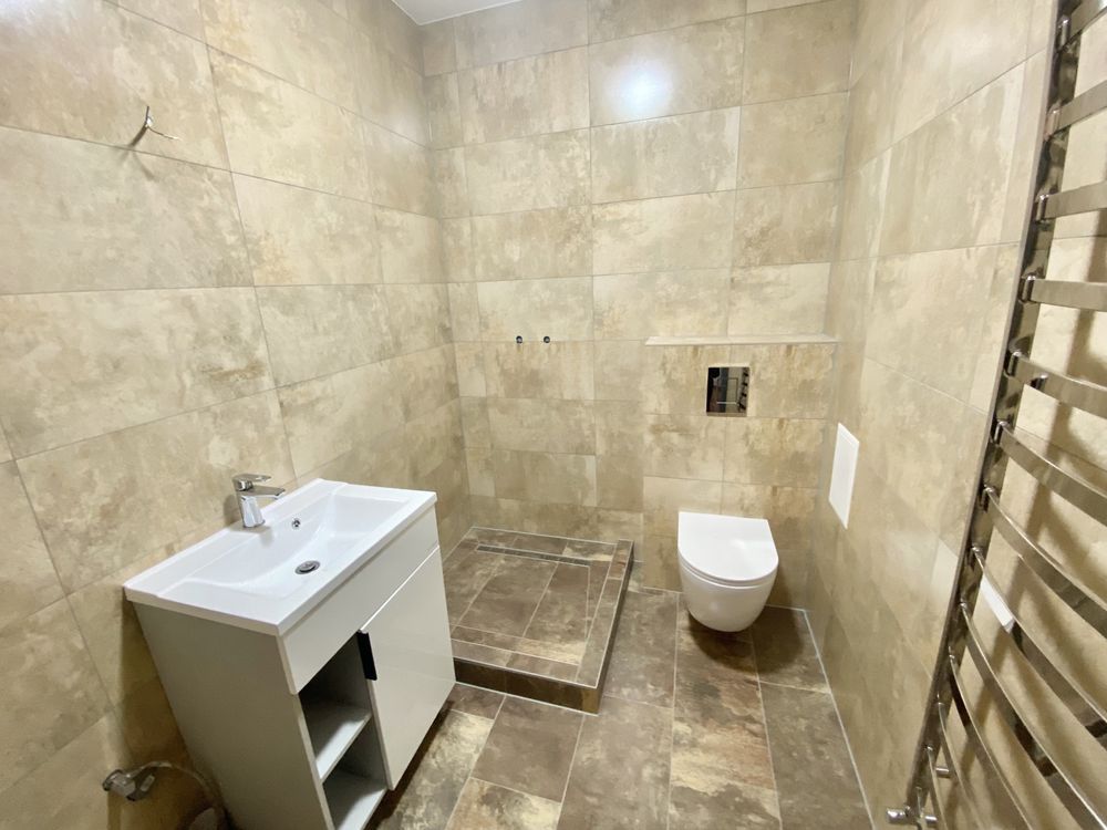 Продається 2 к. квартира . Пасічна. Левада. Ярковиця. Ремонт. 83 м².