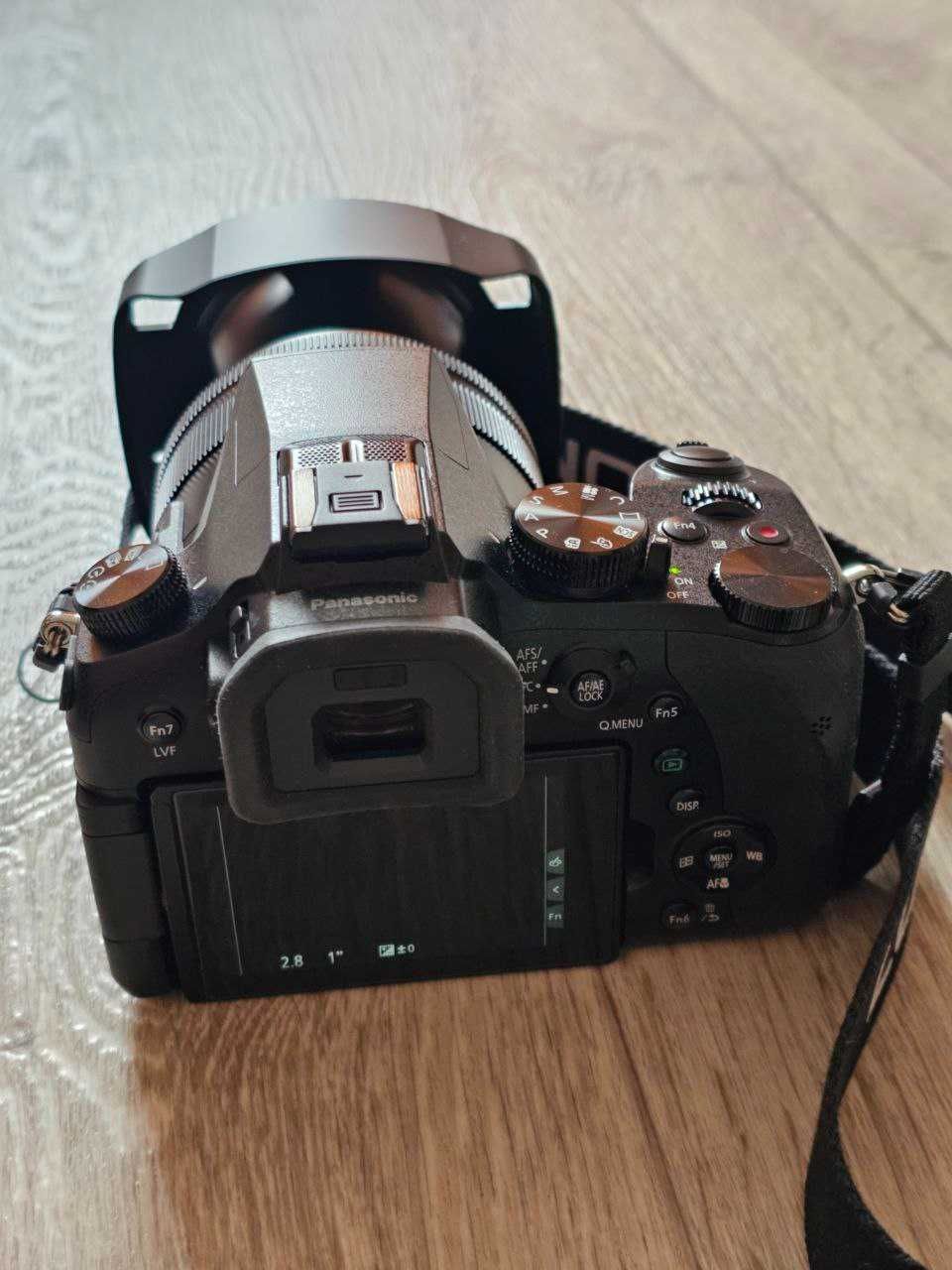 Цифрова фотокамера Panasonic Lumix DMC-FZ2500 (1" CMOS 24-480mm LEICA)