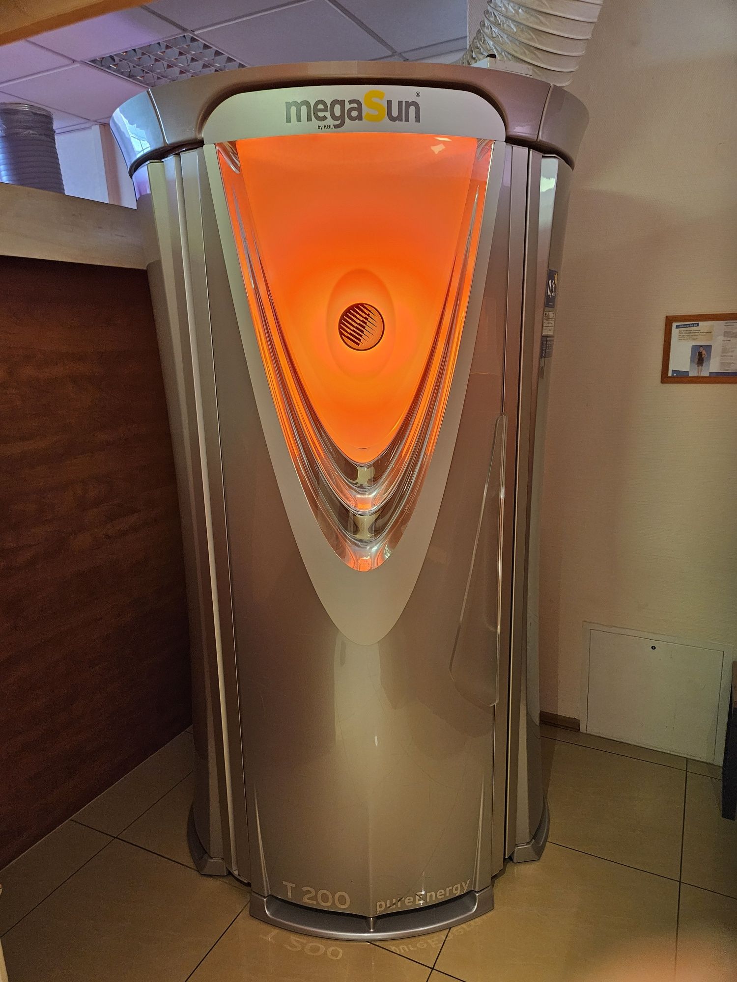 MegaSun T200 solarium stojace