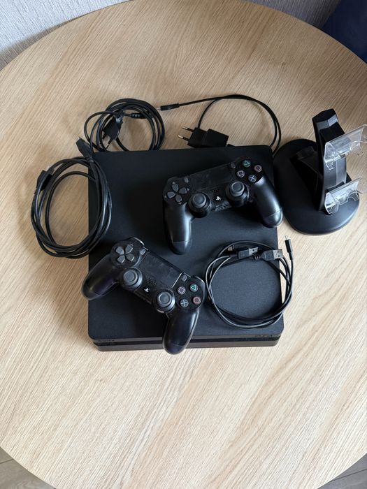 PS 4 Slim 500 gb + 2 геймпада