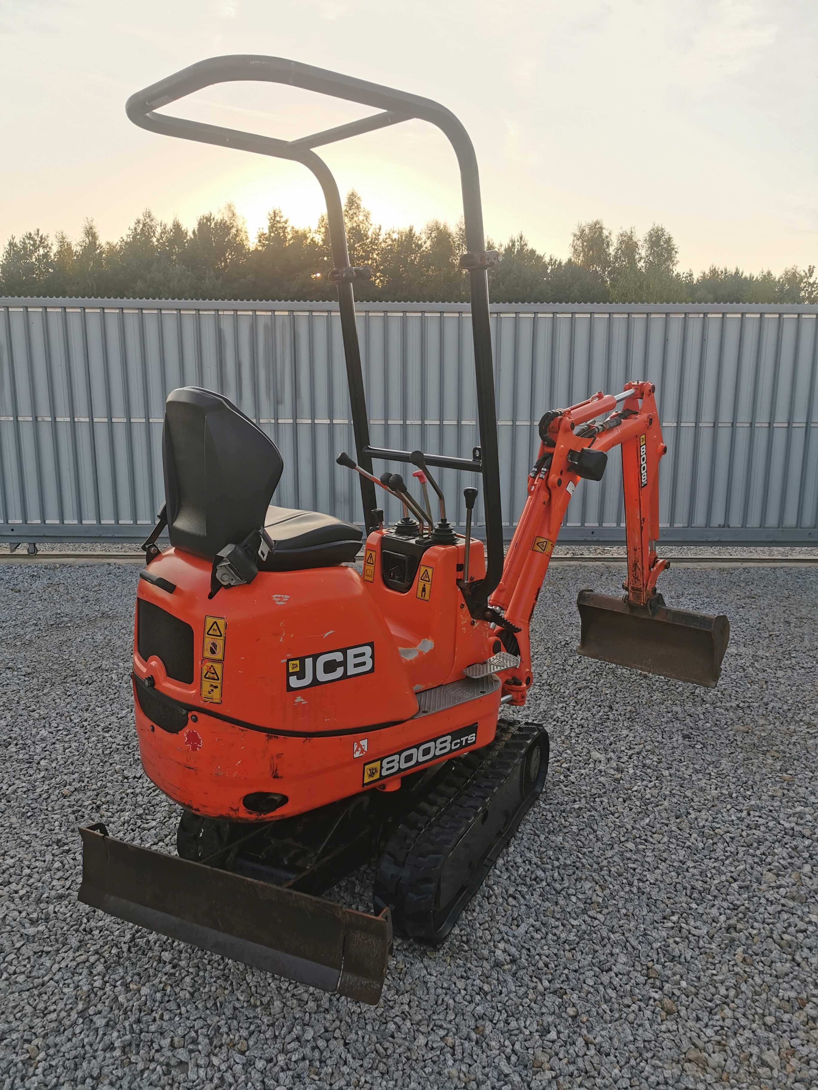 koparka minikoparka mikro koparka Jcb 8008 cts waga 950kg. rok 2014