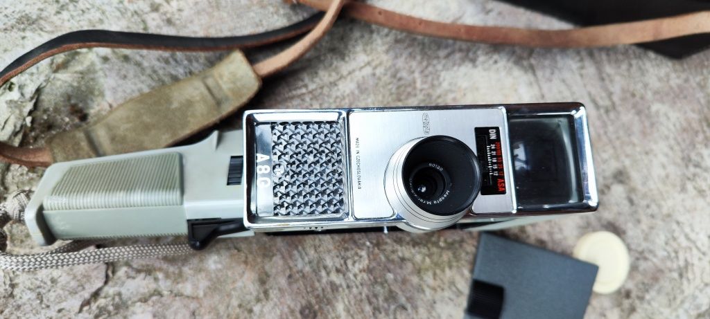 Stara kamera Meopta A8GO na film 8mm nakręcana