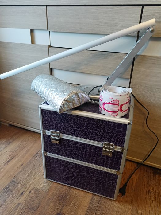 Kufer kosmetyczny duży, lampa bezcieniowa