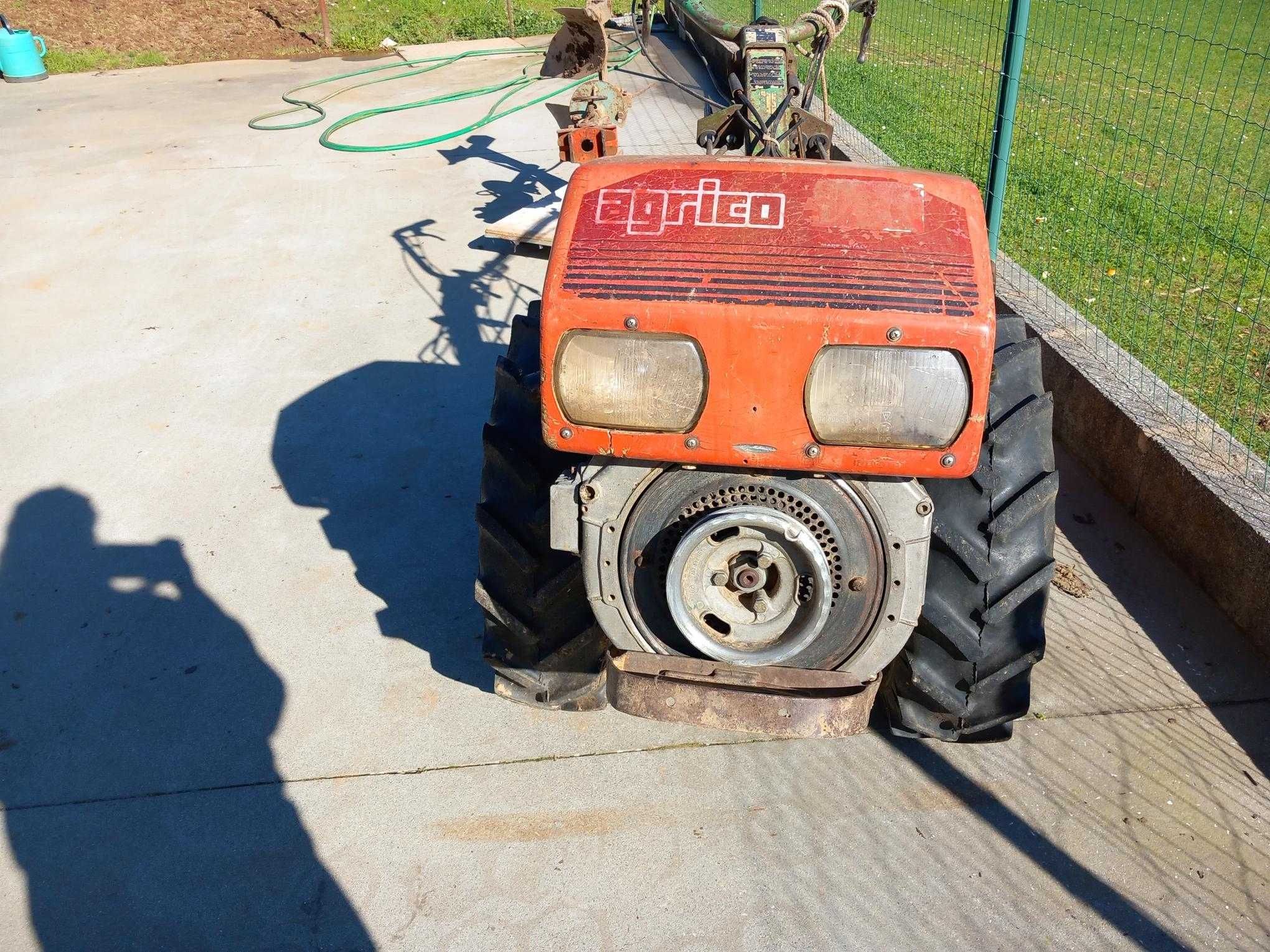 Motocultivador com reboque Charrua e frese