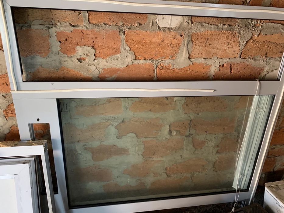 Продаються  захисні кулетривні двері та вікно .