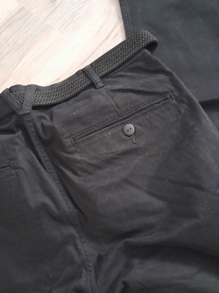 Czarne jeansy męskie z paskiem Slim Fit  Cropp