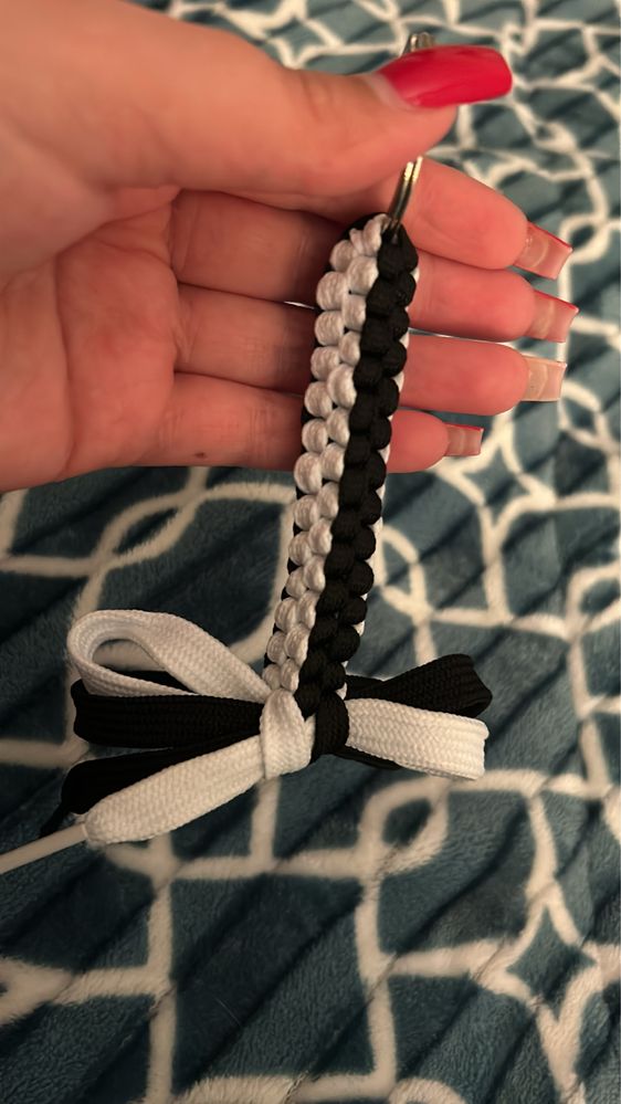 Porta chaves em branco e peeto