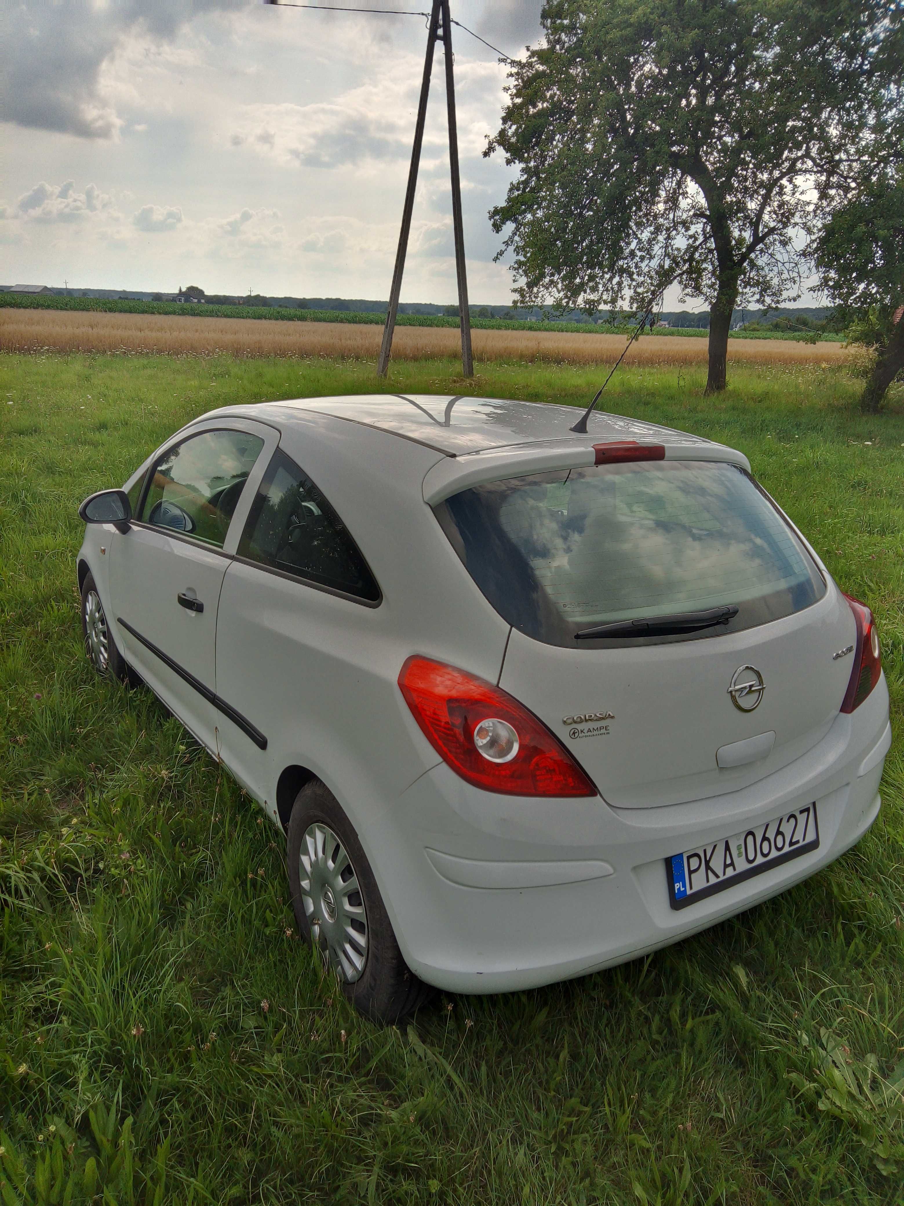 Opel Corsa 2013 rok, benzyna