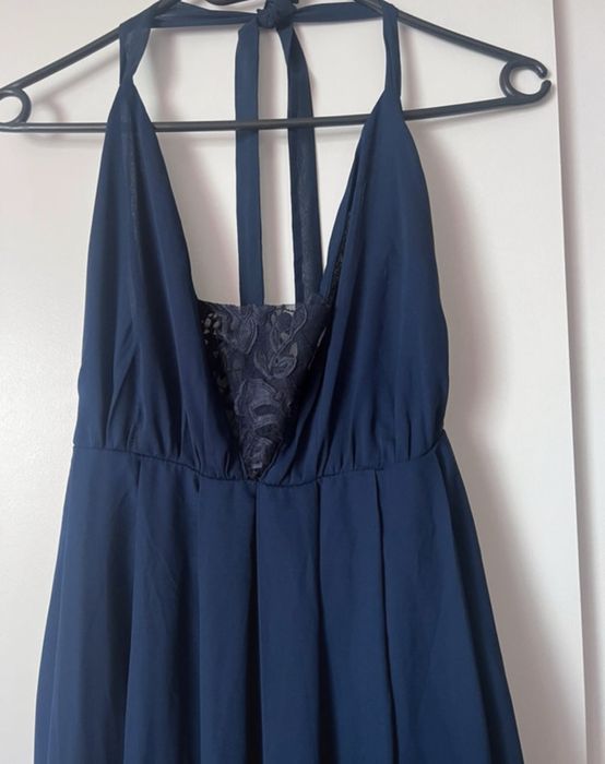 Długa granatowa sukienka