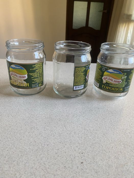 Банки 0,5 л під єврокришку і звичайні.